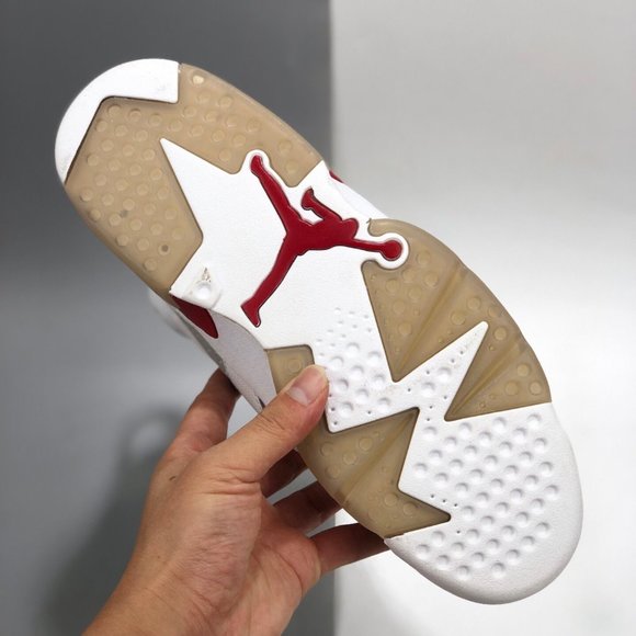 Athletic_Shoes